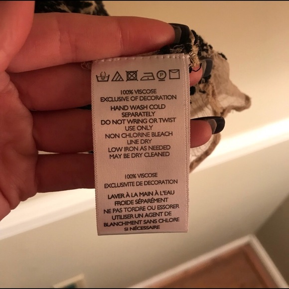 ❌sold❌UO Ecoté boho embroidered crinkle gauze top - Picture 5 of 5